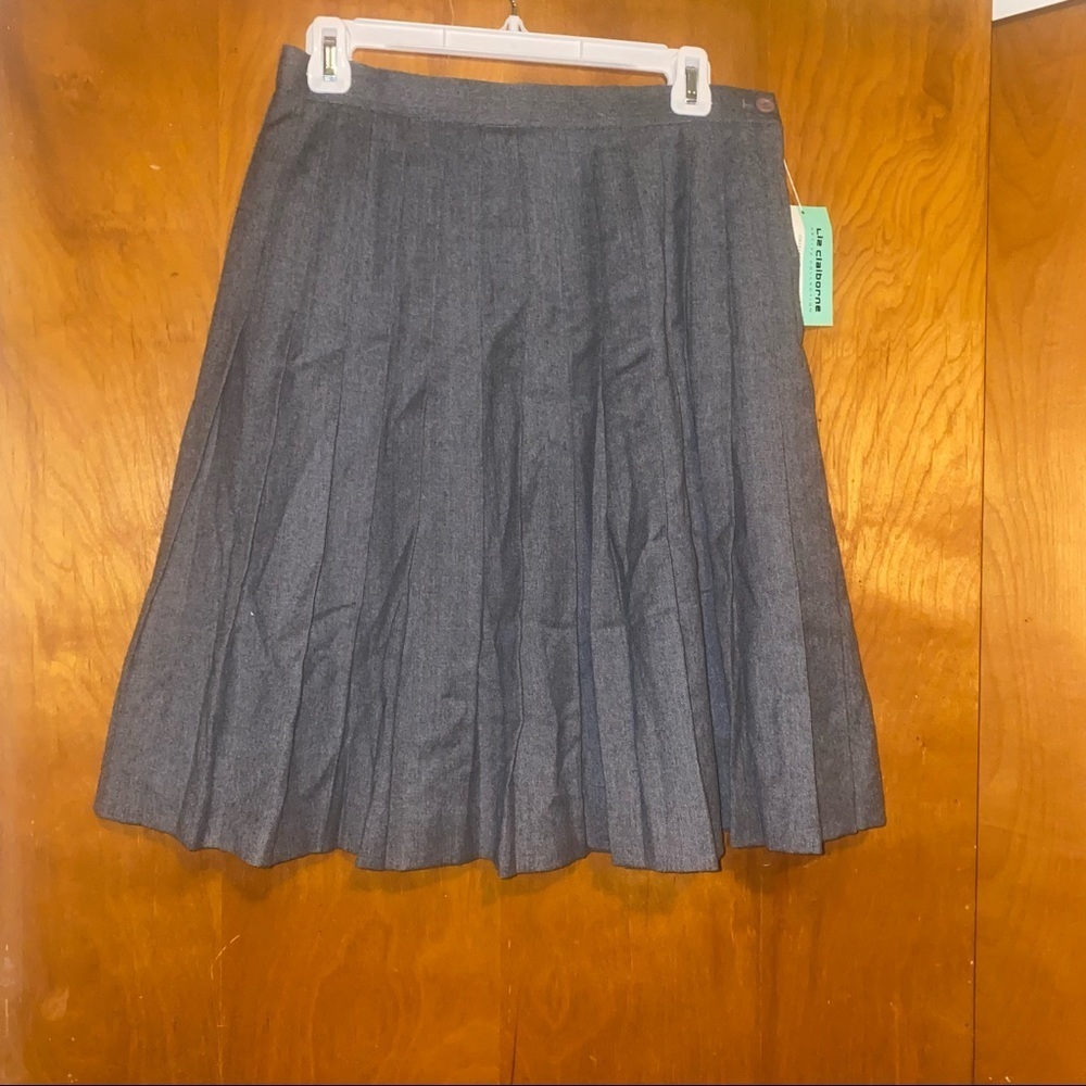 𝅺New liz Claiborne gray Pleated 100% wool Uniform skirt 12 petite